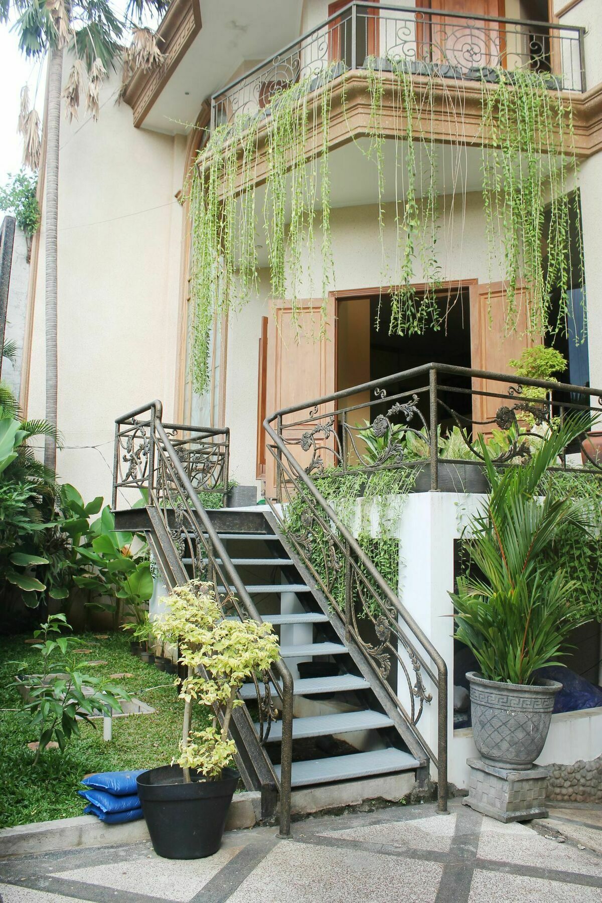 Graha Sekar Arum Syariah Surabaya Exterior foto
